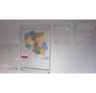 Antyrama na dystansach z plexi (na format A2)