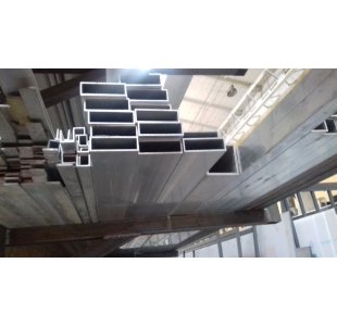Profil aluminiowy 60 x 20 x 2 mm. Długość 3 mb