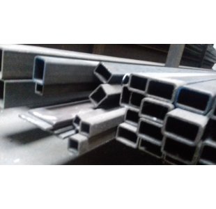 Profil stalowy 20 x 30 x 2 mm. Długość 3 mb