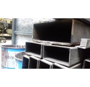 Profil stalowy 30 x 50 x 3 mm. Długość 3 mb